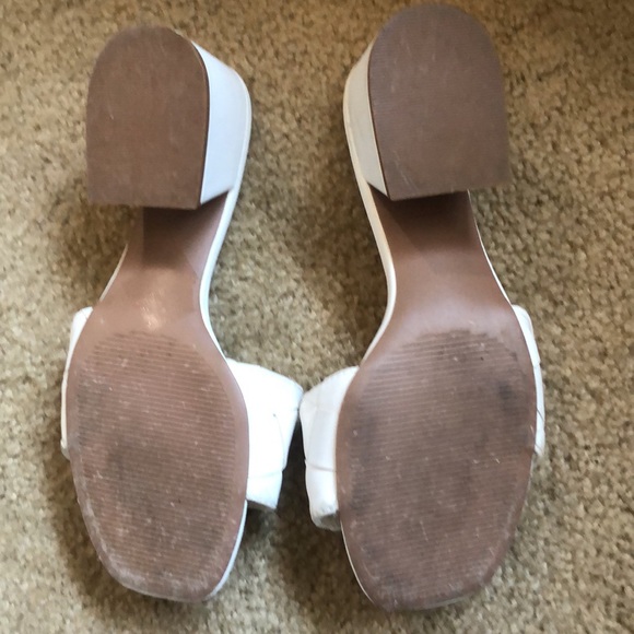 Full Bloom Collection// White woven Sandal - Picture 7 of 8